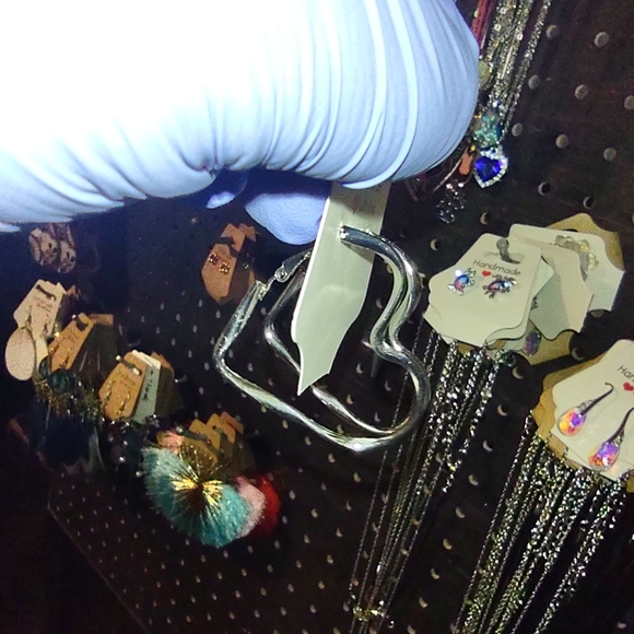 Silver heart earrings - Picture 3 of 3